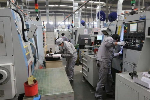 除夕到元宵 十堰车企生产一线，光影记录下的坚守与火花